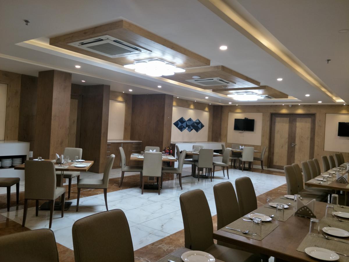 Regenta Central Somnath, Bhalpara Exteriör bild